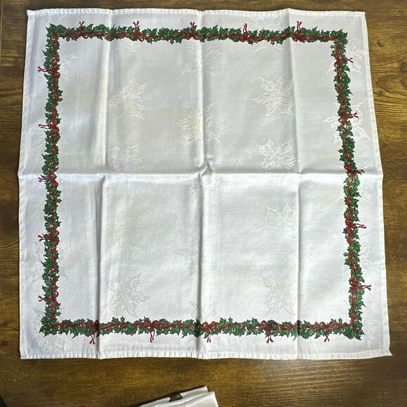 Christmas Linen Set 4 Placemats Holly Berry Print Table Linens 18” x 18” - Picture 4 of 7